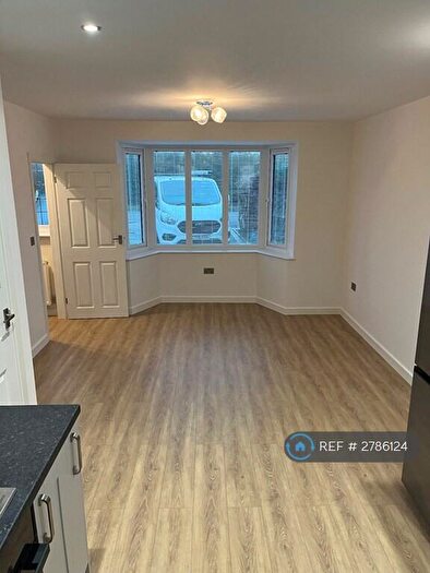 3 Bedroom Semi Detached House To Rent In Park Lane, Reading, RG31