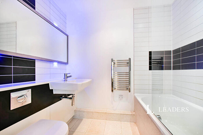 2 Bedroom Apartment To Rent In Skyline Central, Goulden Street, Manchester, M4