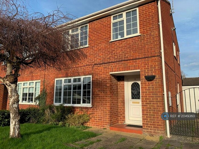 4 Bedroom Semi-Detached House To Rent In Otters Brook, Buckingham, MK18