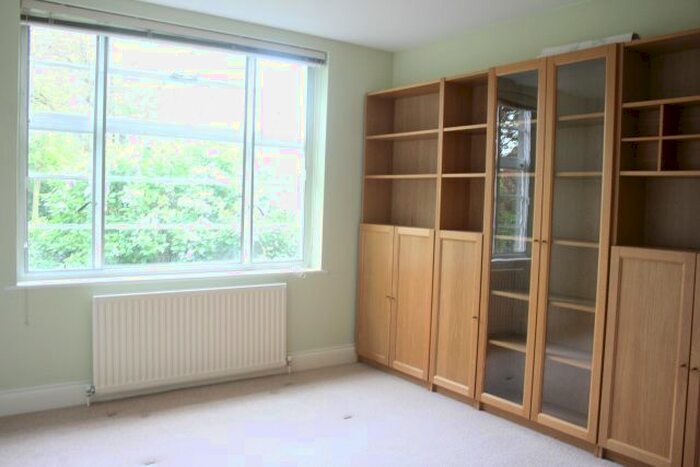 3 Bedroom Flat To Rent In Falloden Court, Brookland Rise NW11