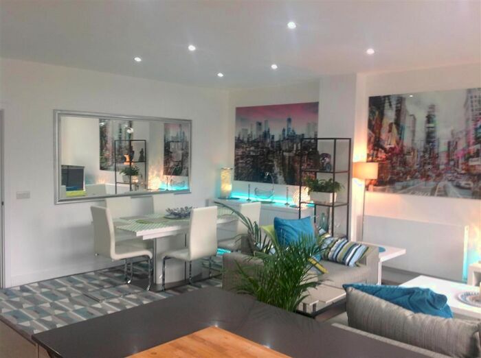 2 Bedroom Flat To Rent In Hamilton Street, Pontcanna, Cardiff, CF11