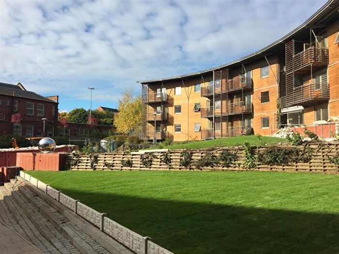 2 Bedroom Flat To Rent In North Street, Leeds, LS2