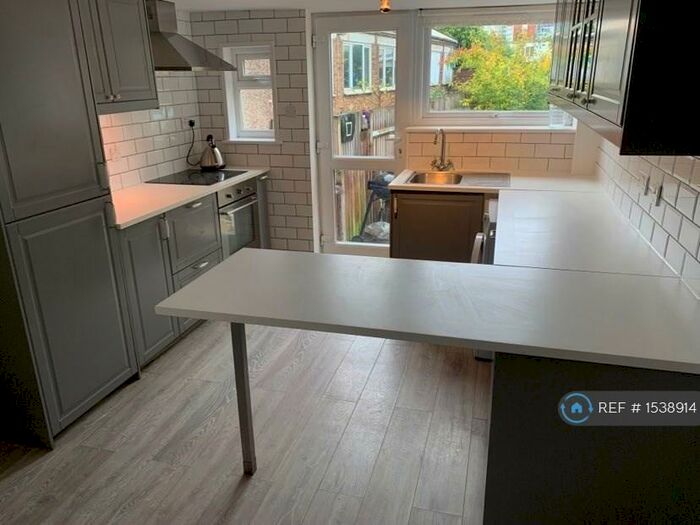 3 Bedroom Terraced House To Rent In Cross Road, Croydon, CR0