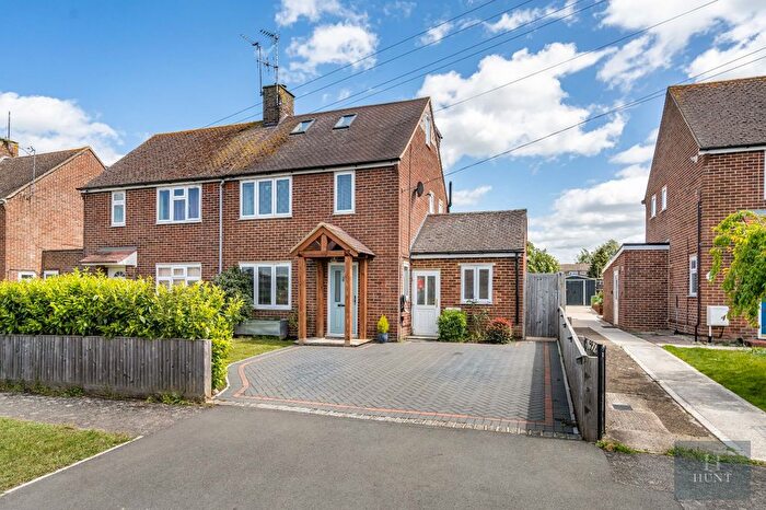 3 Bedroom Semi-Detached House For Sale In Queens Close, Thame, Oxfordshire, OX9