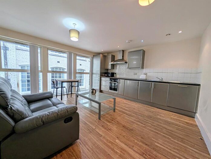 1 Bedroom Apartment To Rent In Sovereign Chambers, Temple Lane, L2