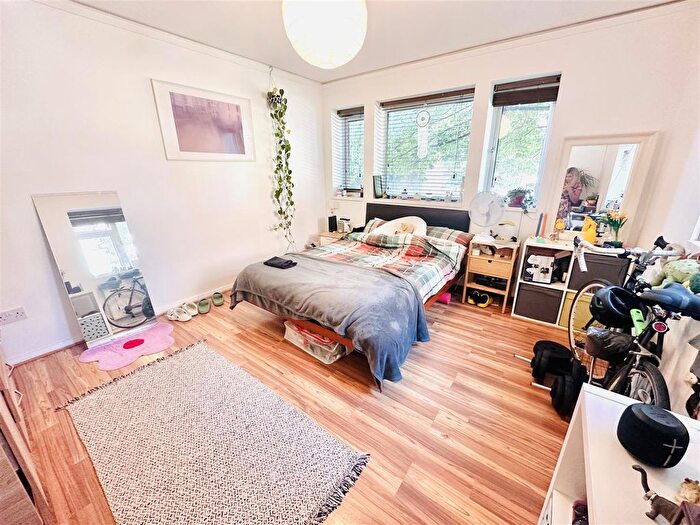 3 Bedroom Flat To Rent In Newton House, St. John's Wood, NW8