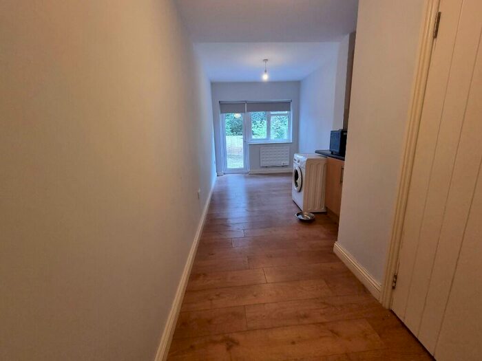 Studio To Rent In Brentmead Place, London, NW11