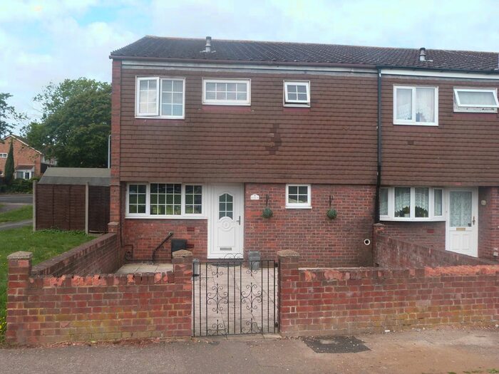 3 Bedroom End Of Terrace House To Rent In Brickenden Court, Waltham Abbey, EN9