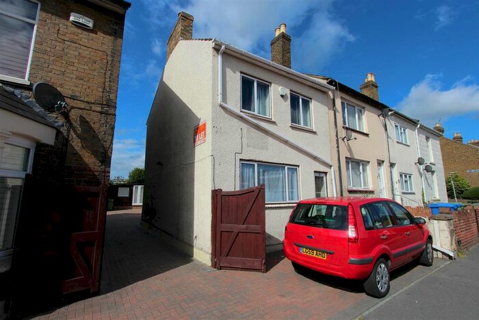 3 Bedroom End Of Terrace House To Rent In Canterbury Road, Sittingbourne, ME10