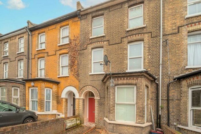 2 Bedroom Flat To Rent In Lichfield Road, Cricklewood, London, NW2