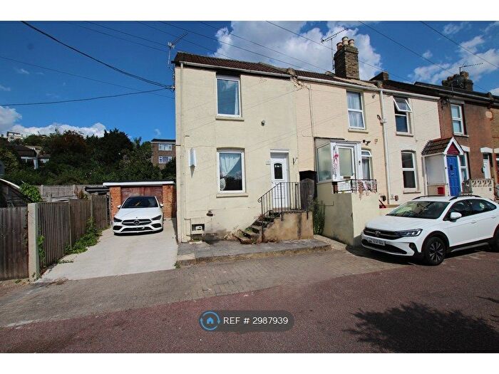 2 Bedroom End Terrace House To Rent In Kings Road, Chatham, ME5