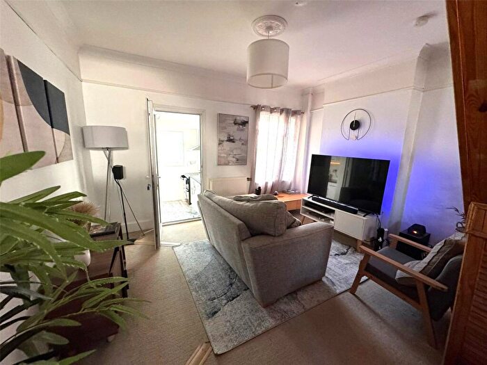 1 Bedroom Garage / Parking To Rent In Wyche Grove, South Croydon, CR2