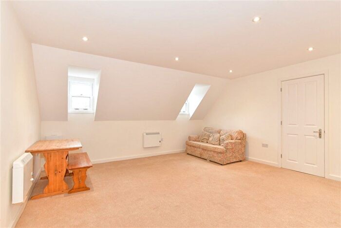 1 Bedroom Flat For Sale In High Street, Snodland, Kent, ME6