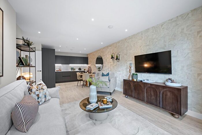 2 Bedroom Flat For Sale In Unit Kew Bridge Rise, Brentford, TW8