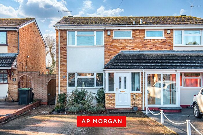 3 Bedroom Semi-Detached House For Sale In Willow Close, Bromsgrove, Worcestershire, B61
