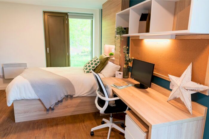 1 Bedroom Flat To Rent In Walnut Tree Close, Guildford, Surrey, GU1