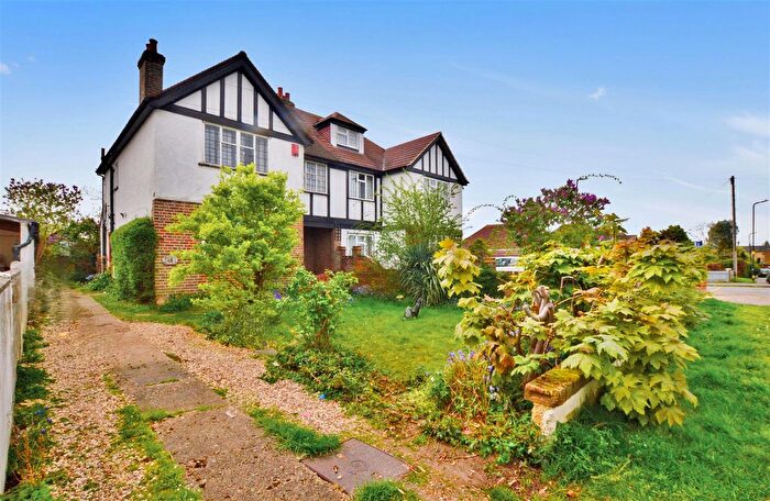 3 Bedroom Semi Detached House For Sale In Crofthill Road, Slough, SL2