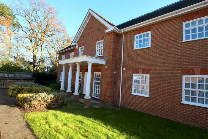 4 Bedroom Town House To Rent In Hook Heath, GU22