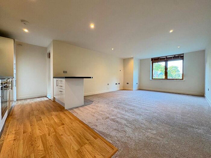 2 Bedroom Flat To Rent In Harrogate Road, Moortown, Leeds, LS17