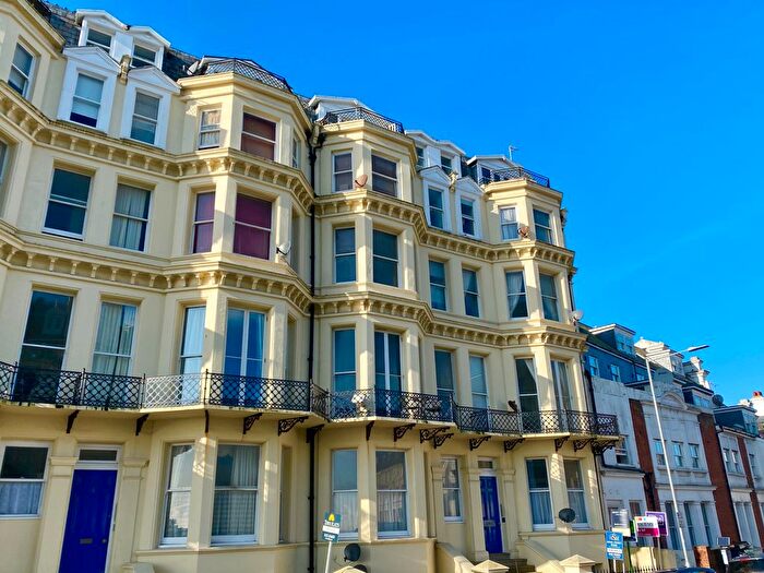 2 Bedroom Flat To Rent In Queens Gardens, Eastbourne, BN21