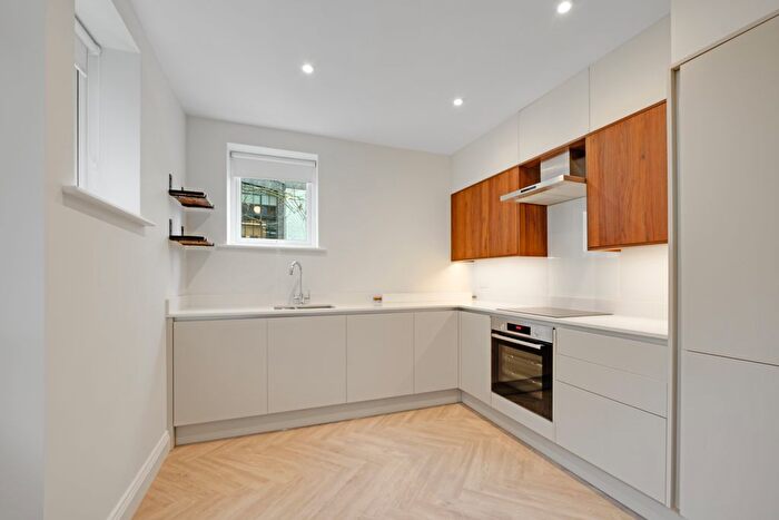 3 Bedroom Flat To Rent In Chiswick High Road, Chiswick, (), W4