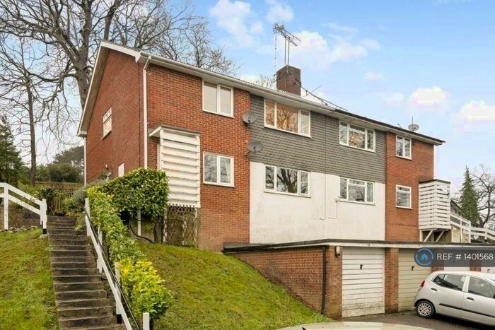 2 Bedroom Maisonette To Rent In The Hill, Caterham, CR3