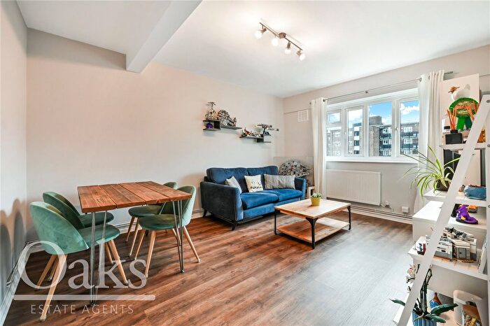 2 Bedroom Flat For Sale In Holmewood Gardens, London, SW2