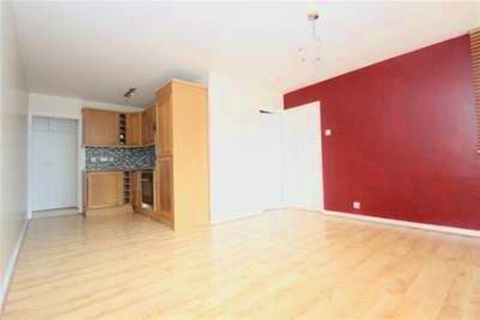 2 Bedroom Flat To Rent In Beckenham Grove, Shortlands BR2