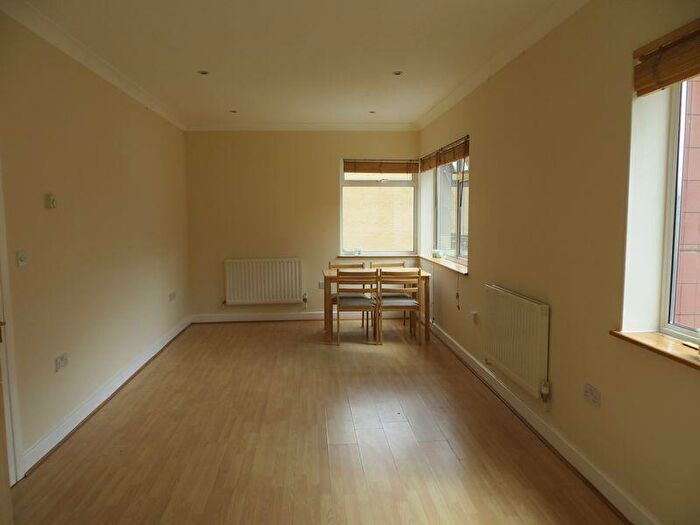 1 Bedroom Flat To Rent In Roman Road, Bow, E3