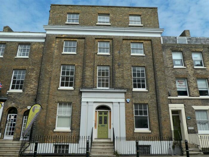 1 Bedroom Flat To Rent In Castle Street, Dover, CT16