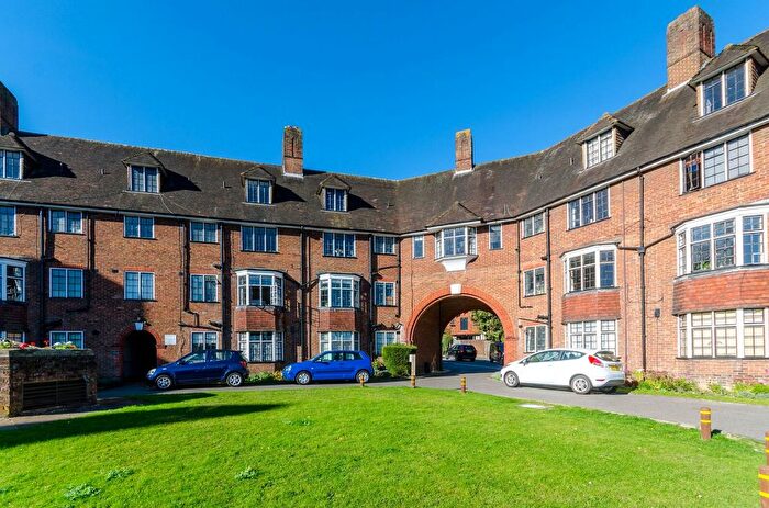 1 Bedroom Maisonette To Rent In Condor Court, Guildford, GU2