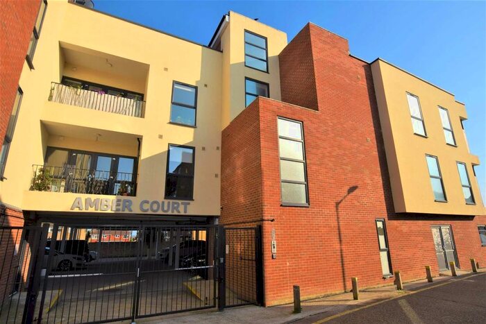 1 Bedroom Flat To Rent In St. Johns Way, Corringham, Stanford-Le-Hope, SS17