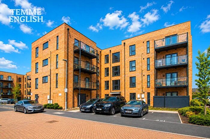 2 Bedroom Flat For Sale In Lance Street, Rainham, RM13