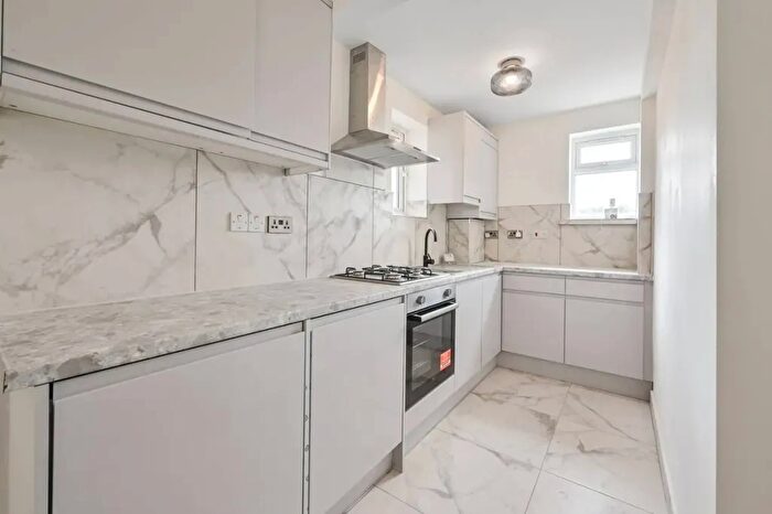 3 Bedroom End Terrace House For Sale In Coppetts Close, London, N12