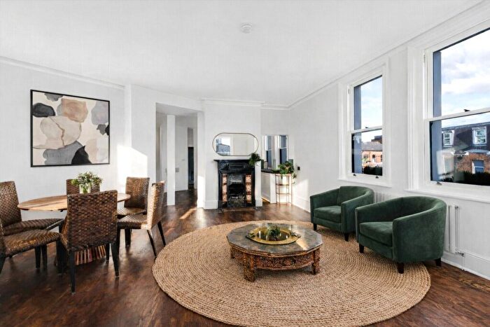 3 Bedroom Apartment For Sale In Highgate Road, Kentish Town, NW5