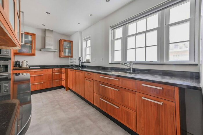 5 Bedroom Mews To Rent In Eaton Mews North, Belgravia, London, SW1X