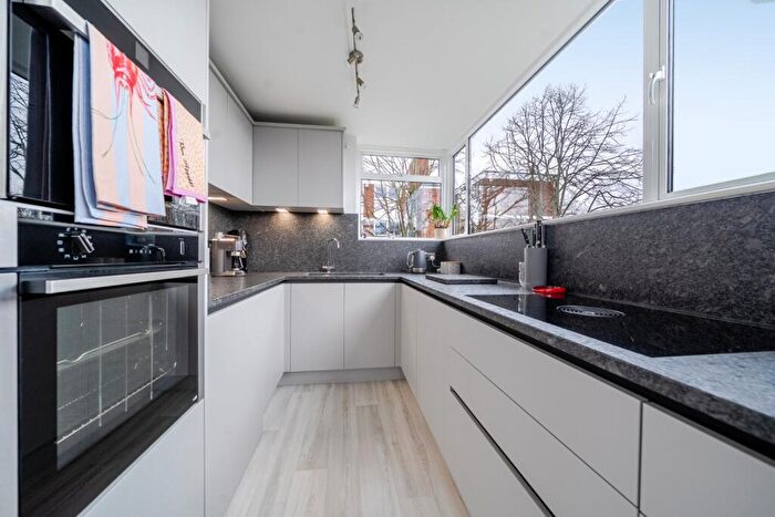 2 Bedroom Apartment For Sale In Florida Court, Westmoreland Road, Bromley, BR2