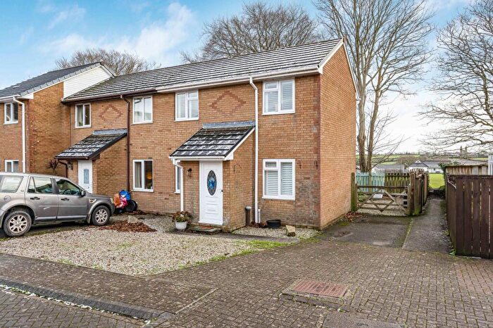 2 Bedroom End Of Terrace House For Sale In Homer Water Park, St. Stephen, PL26