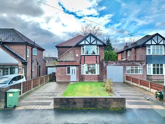 3 Bedroom Detached House For Sale In Greenway Close, Sale, Greater Manchester, M33