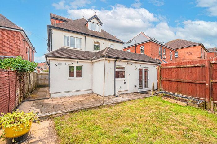 2 Bedroom Apartment To Rent In Beresford Road, Bournemouth, BH6