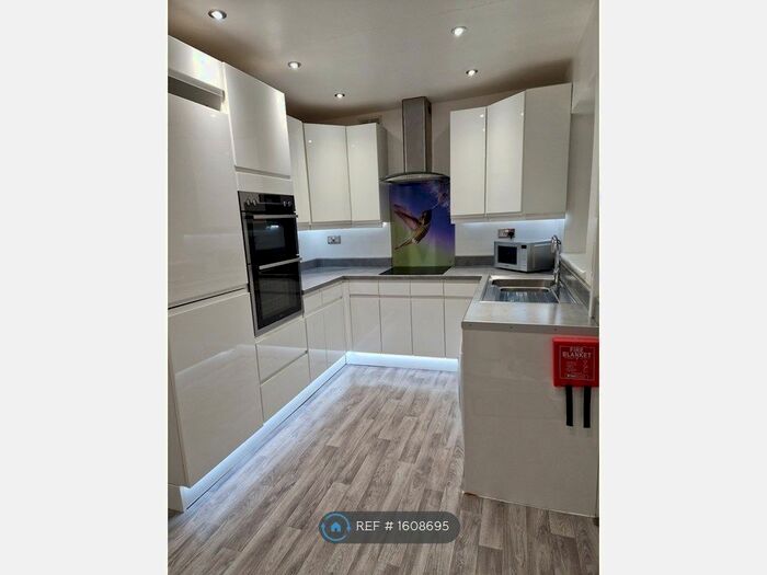 3 Bedroom Terraced House To Rent In Derwent Road, Luton, LU2