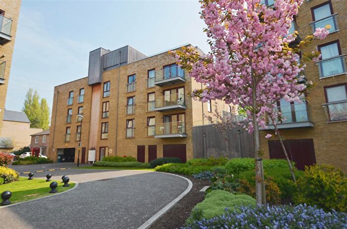 2 Bedroom Flat To Rent In Kings Mill Way, Denham, Uxbridge, UB9