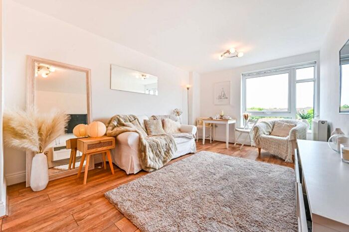 2 Bedroom Flat To Rent In St Pancras Way, Camden, London, NW1