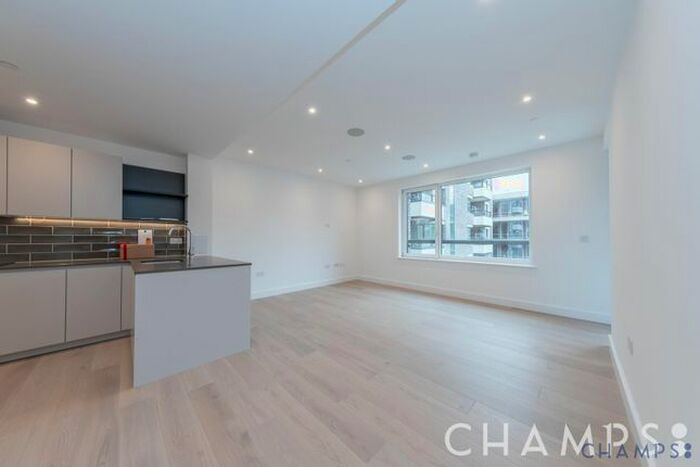 2 Bedroom Flat For Sale In London Square Bermondsey, SE1