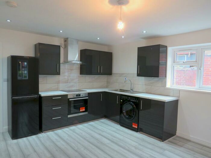 2 Bedroom Apartment To Rent In Crankhall Lane, West Bromwich, B71