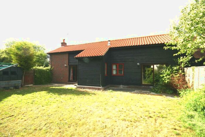 2 Bedroom Detached Bungalow To Rent In High Street, Barley, SG8