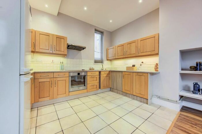 2 Bedroom Flat To Rent In Old Brompton Road, Earls Court, London, SW5