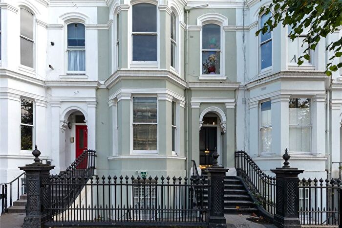 2 Bedroom Flat For Sale In Ladbroke Grove, London, W11