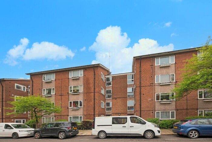 Studio For Sale In Newcourt Street, London, NW8