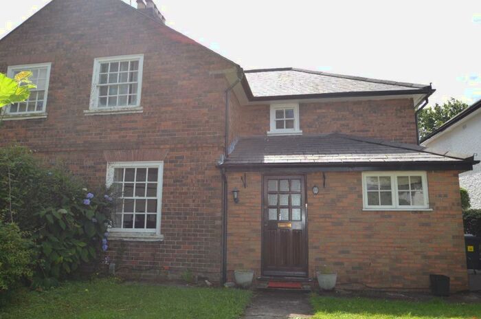 3 Bedroom Semi-Detached House To Rent In Lon Isa, Rhiwbina, Cardiff, CF14